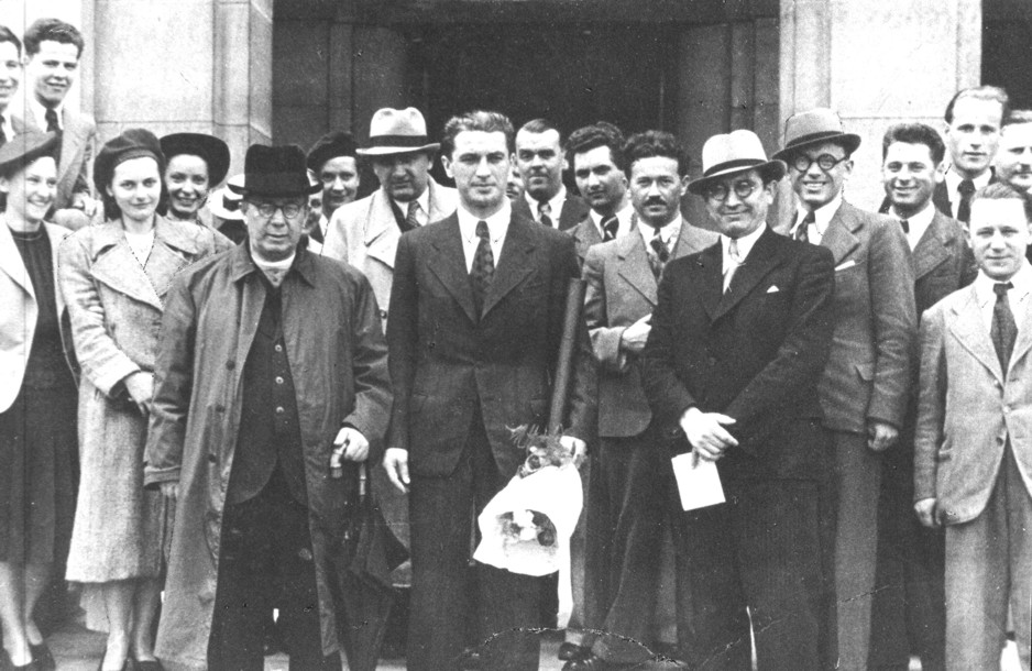 Президент о. Агустин Волошин, члени уряду та Вікентій Шандор, Праза, квітень, 1939