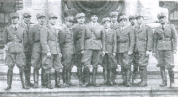 Фотографія групи січовиків зблизька біля австрійського парламенту. 16 січня 1939 р.