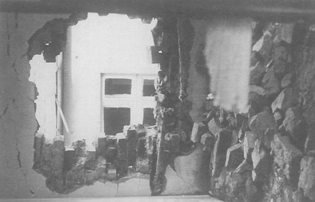 Один із мукачівських будинків, пошкоджений чеським артилерійським обстрілом 6 січня 1939 р.