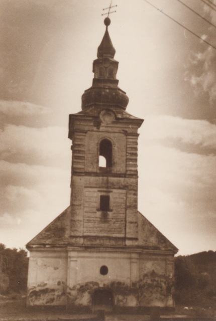Стара церква в с. Боржавське, вхід залитий бетоном